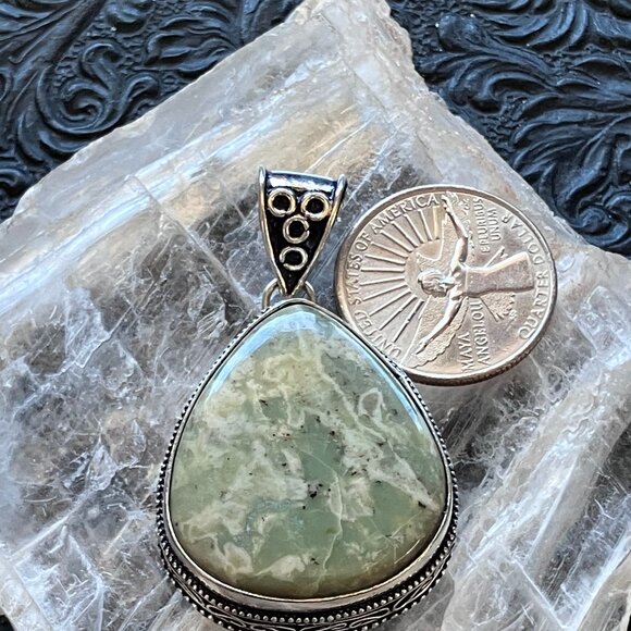 Green Opal Crystal Stone Jewelry Vintage Styled Pendant - Picture 3 of 8